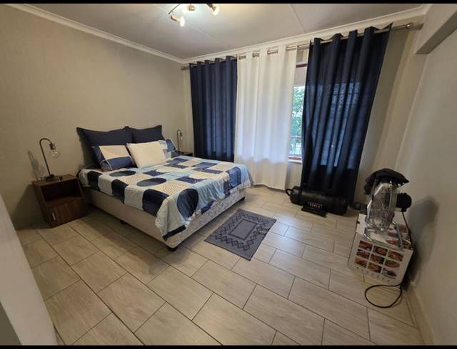 2 BEDROOM APARTMENT FOR SALE IN SUNNINGHILL